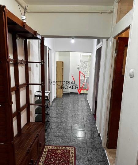 Dristor, apartament 3 camere cu centrala si 2 bai si 2 balcoane.