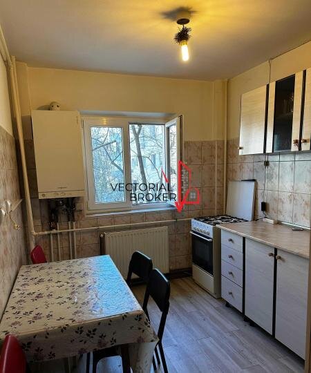 Dristor, apartament 3 camere cu centrala si 2 bai si 2 balcoane.